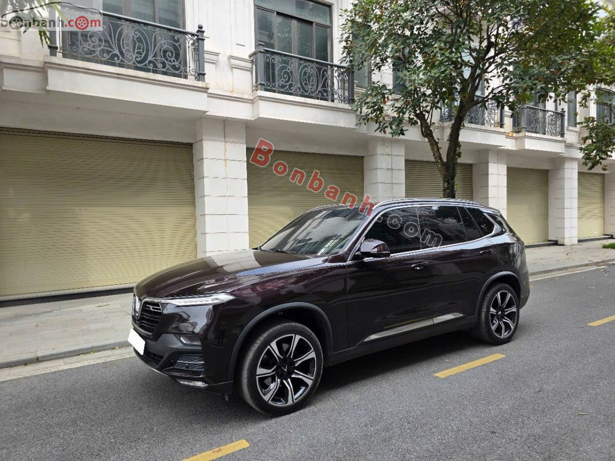 VinFast Lux SA 2.0 Premium 2.0 AT