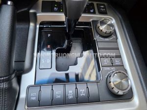 Xe Toyota Land Cruiser 4.6 V8 2020
