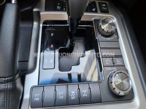 Xe Toyota Land Cruiser 4.6 V8 2020