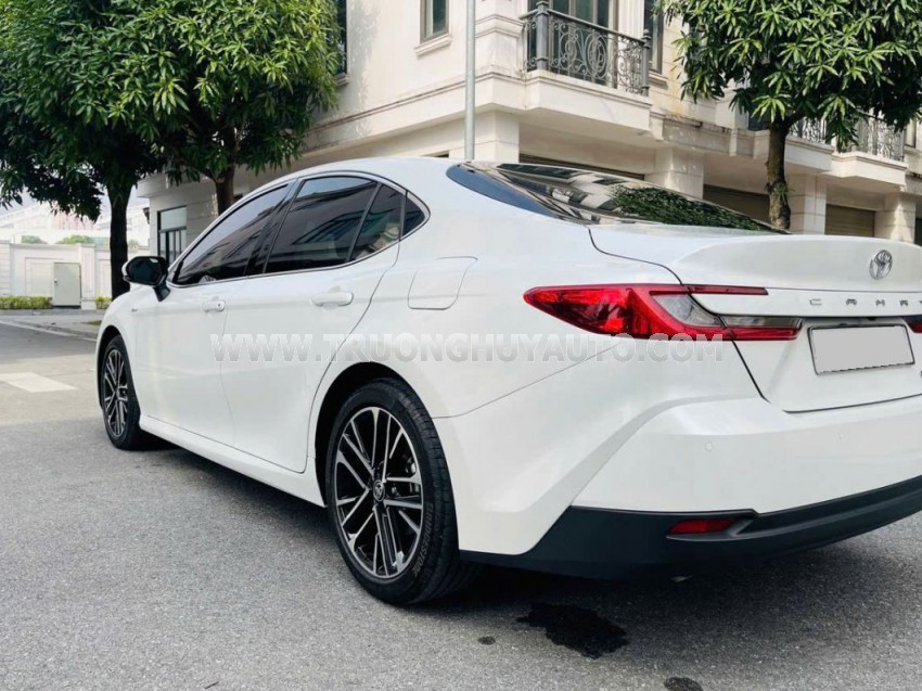 Toyota Camry 2.5 HEV Top