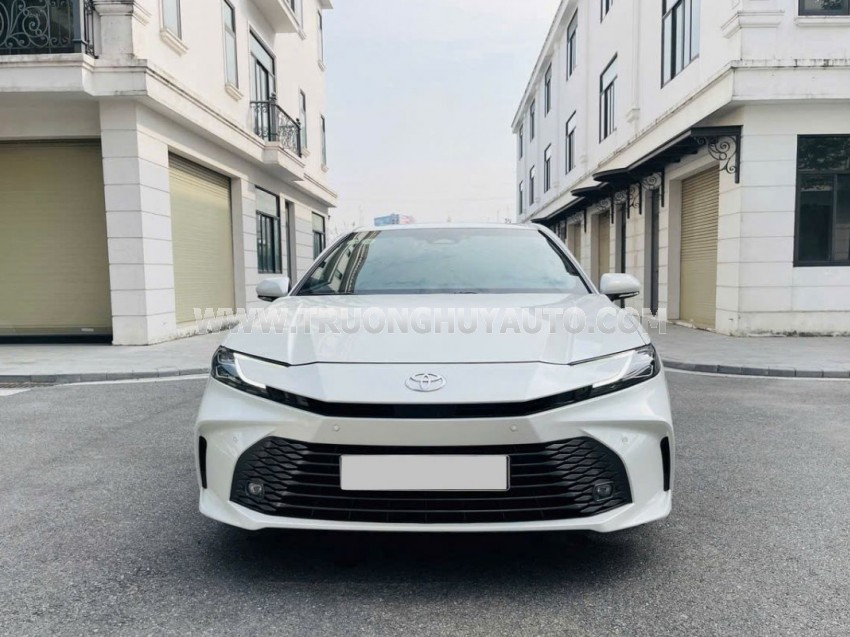 Toyota Camry 2.5 HEV Top