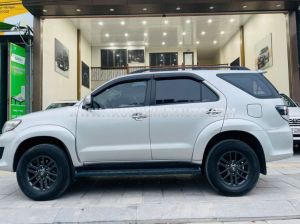 Xe Toyota Fortuner 2.7V 4X2 AT 2016